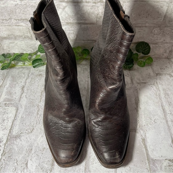 VIA Boots Women’s Sz 39 Brown Leather Snake Embossed Ankle - Picture 4 of 11